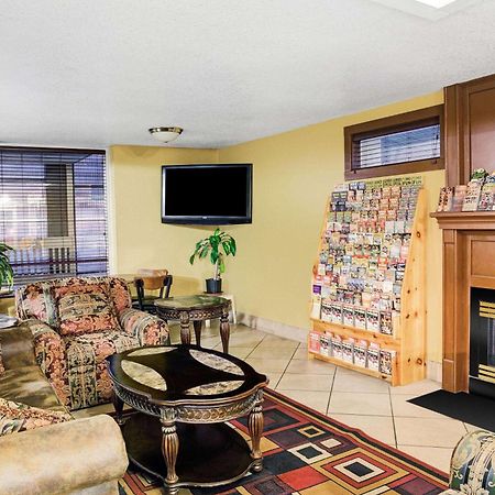 Days Inn & Suites By Wyndham Downtown Gatlinburg Parkway Екстериор снимка