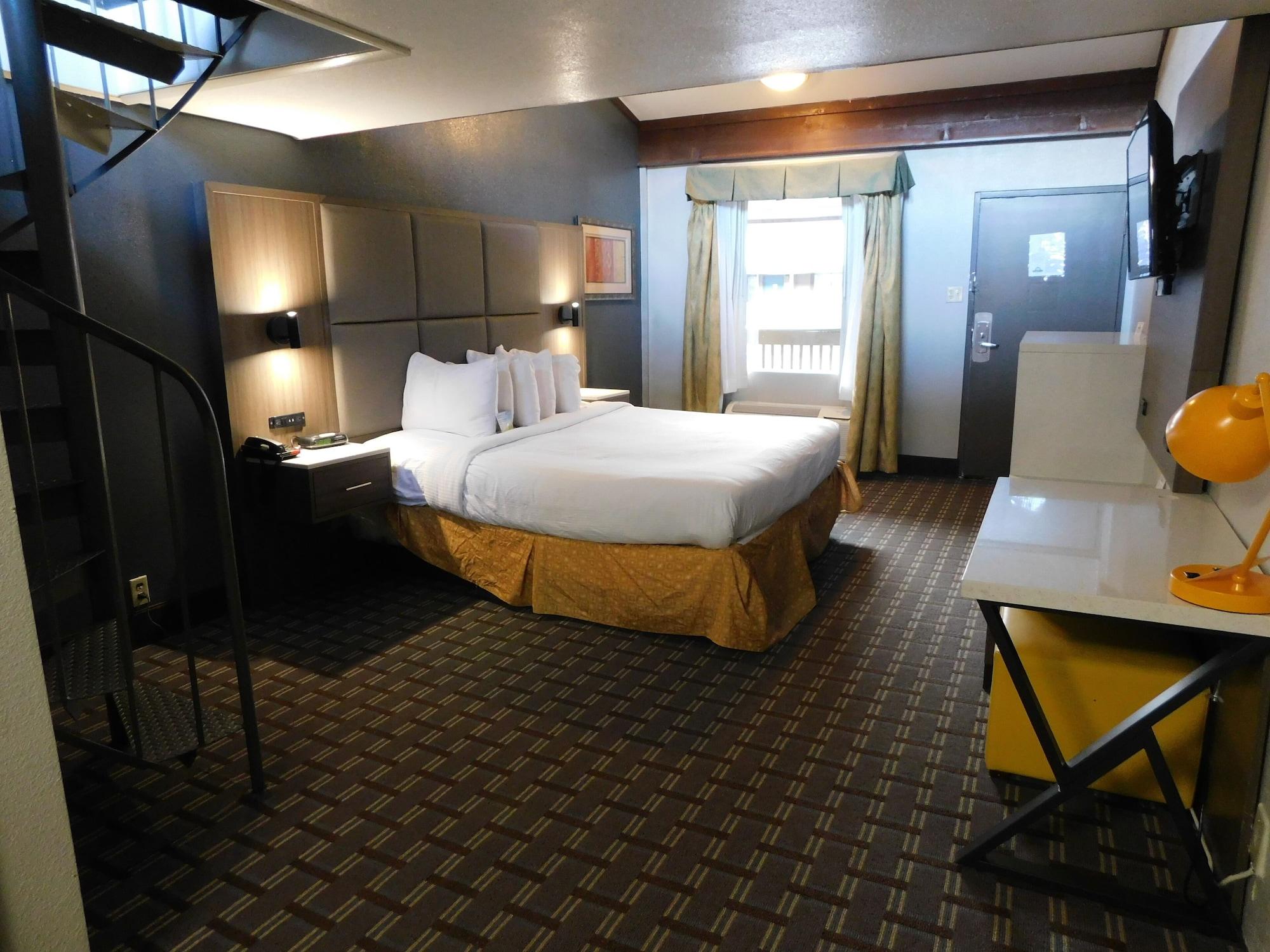Days Inn & Suites By Wyndham Downtown Gatlinburg Parkway Екстериор снимка