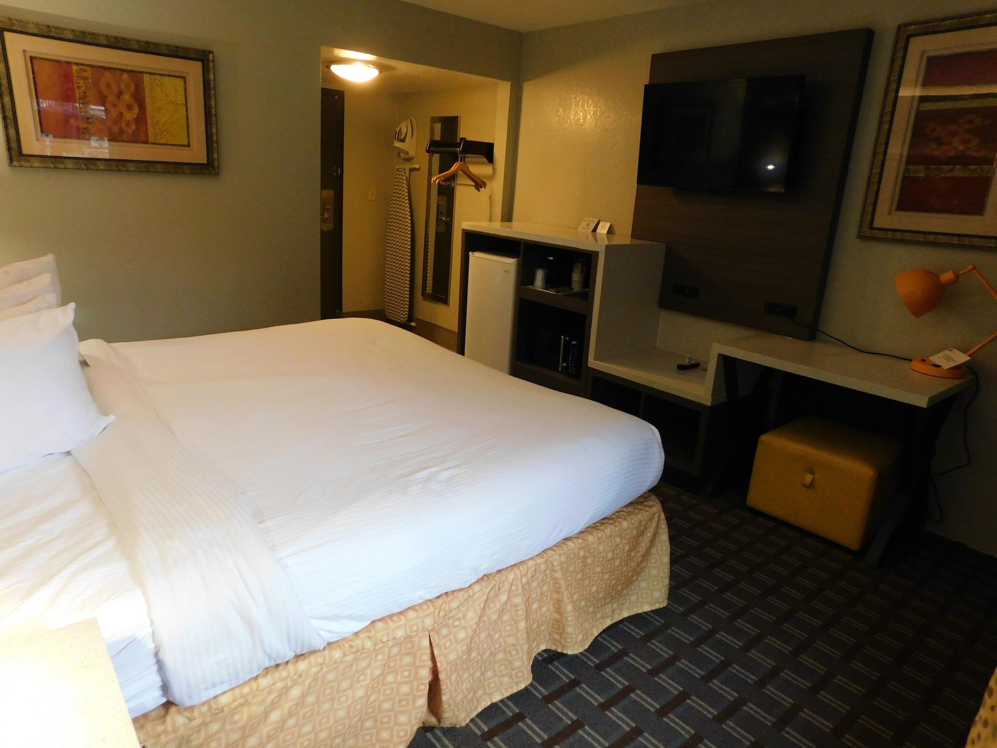 Days Inn & Suites By Wyndham Downtown Gatlinburg Parkway Екстериор снимка