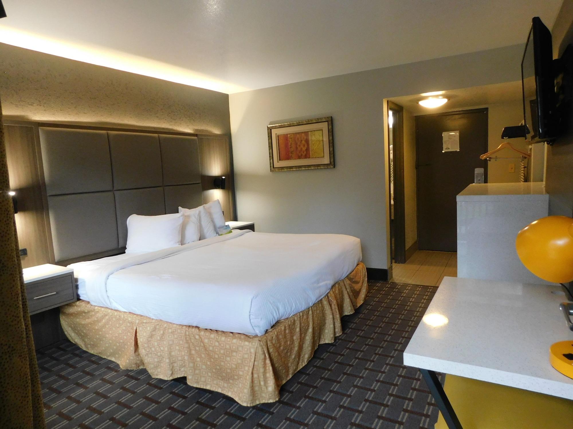 Days Inn & Suites By Wyndham Downtown Gatlinburg Parkway Екстериор снимка
