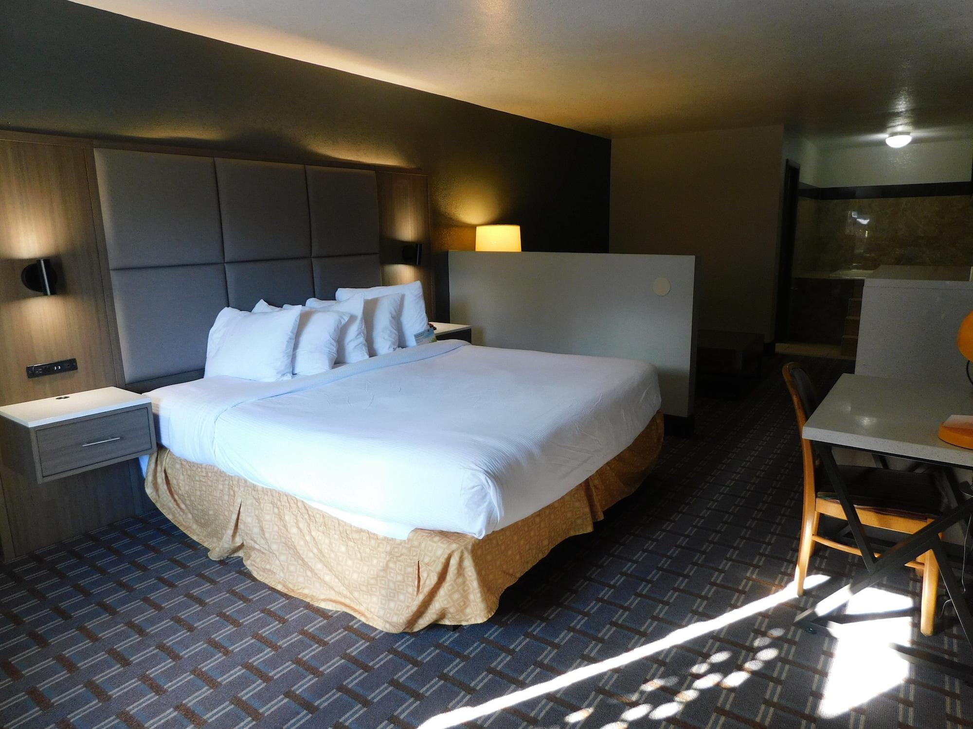Days Inn & Suites By Wyndham Downtown Gatlinburg Parkway Екстериор снимка