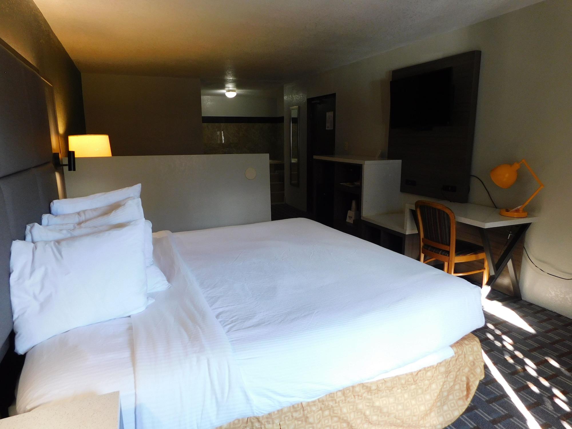 Days Inn & Suites By Wyndham Downtown Gatlinburg Parkway Екстериор снимка