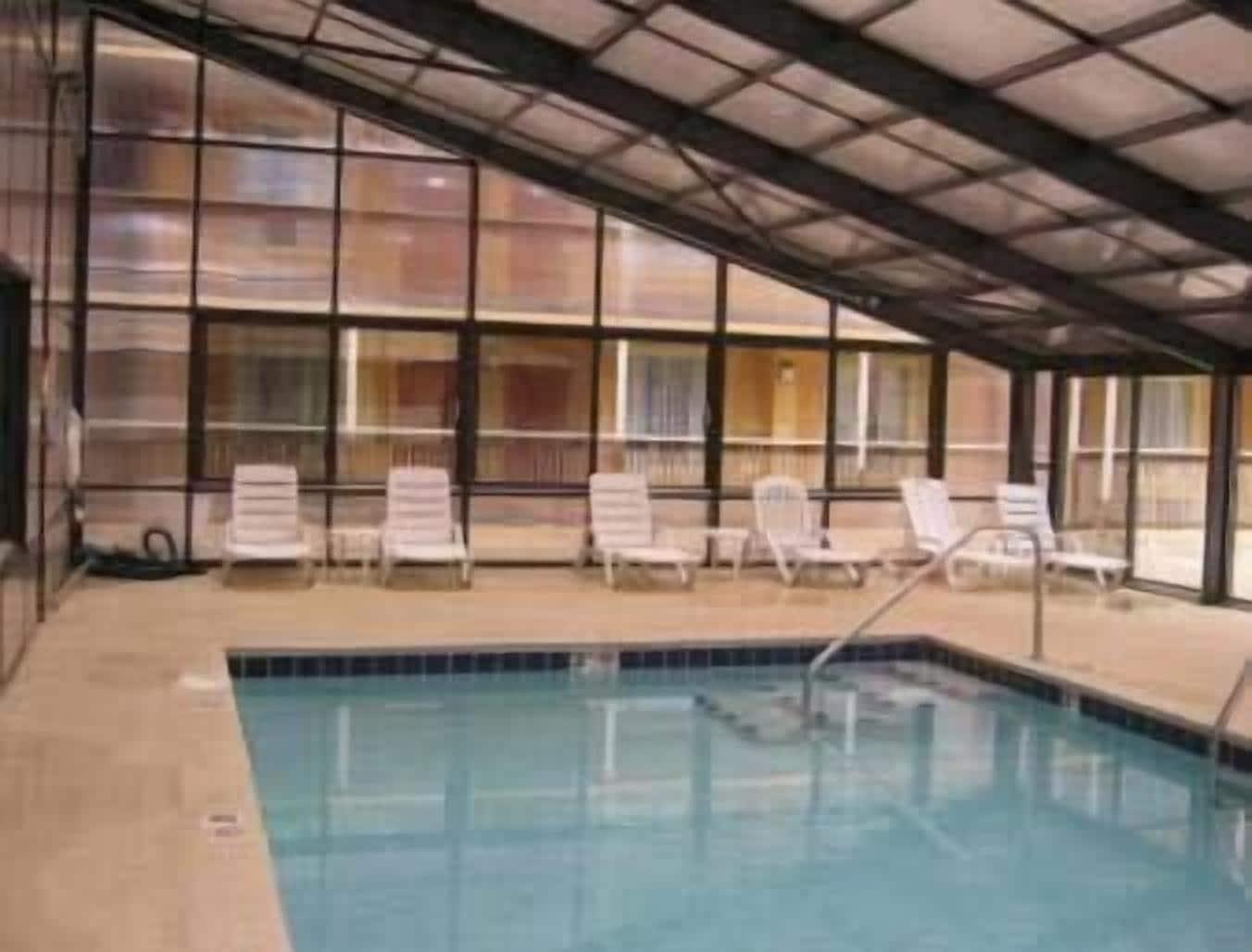 Days Inn & Suites By Wyndham Downtown Gatlinburg Parkway Екстериор снимка