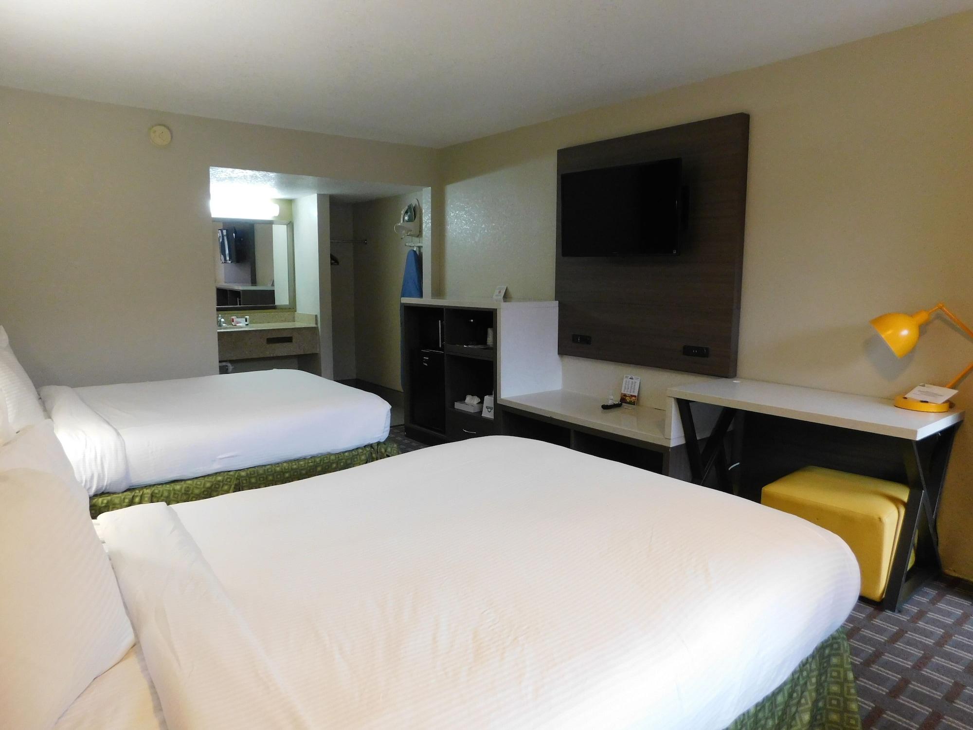 Days Inn & Suites By Wyndham Downtown Gatlinburg Parkway Екстериор снимка