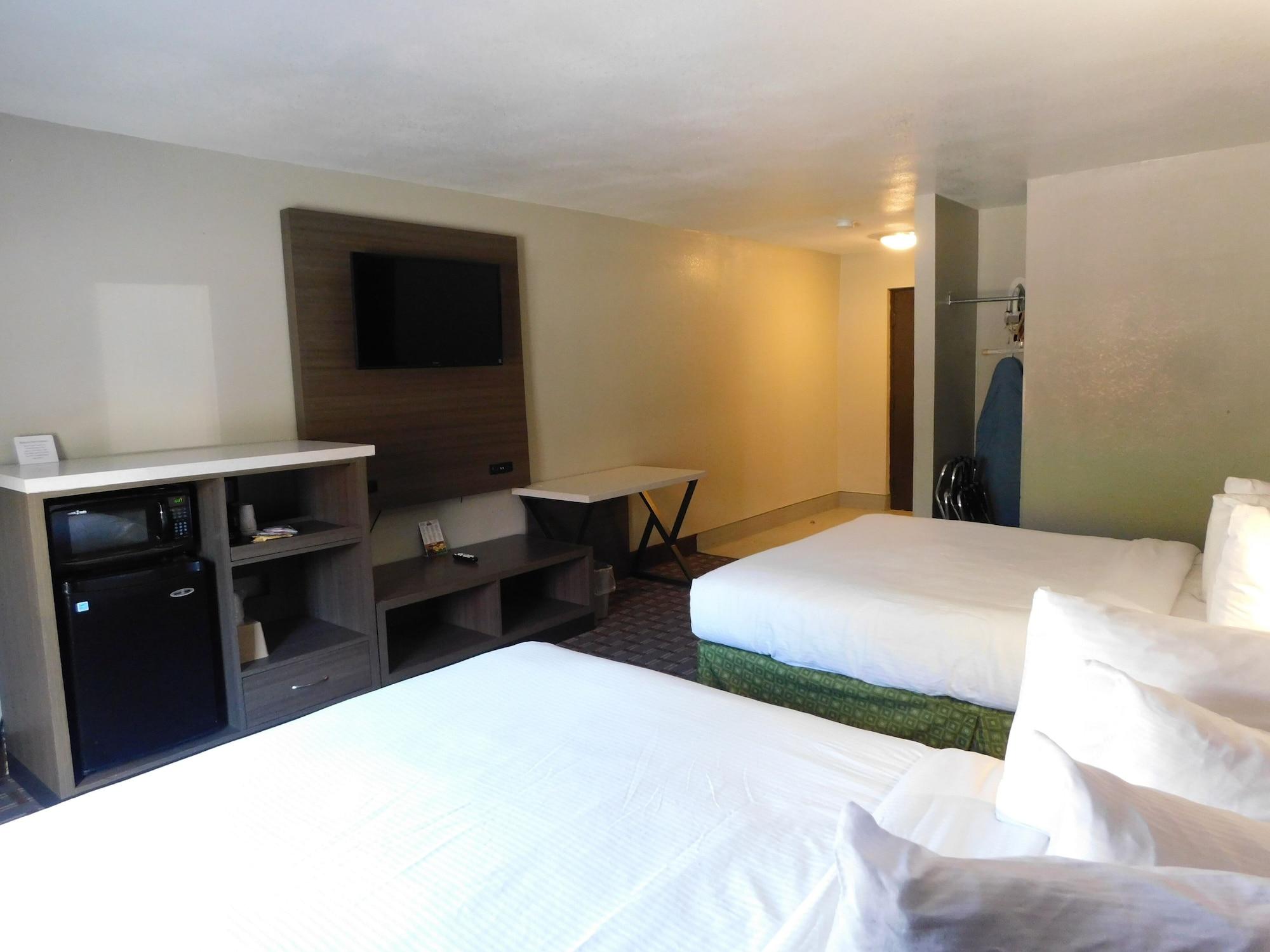 Days Inn & Suites By Wyndham Downtown Gatlinburg Parkway Екстериор снимка