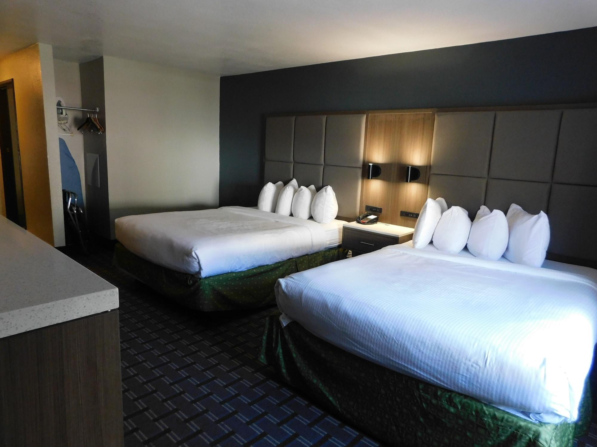 Days Inn & Suites By Wyndham Downtown Gatlinburg Parkway Екстериор снимка