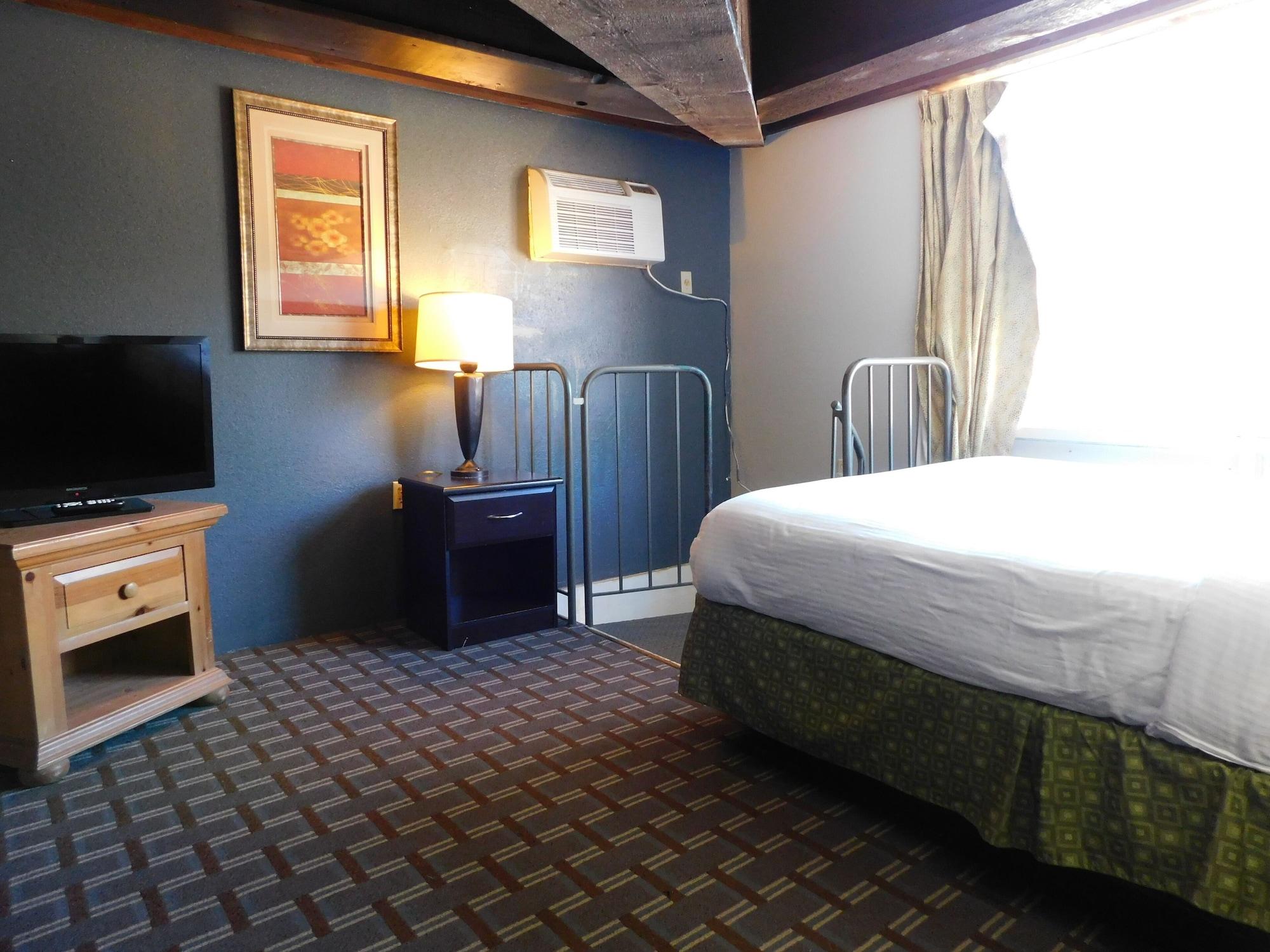 Days Inn & Suites By Wyndham Downtown Gatlinburg Parkway Екстериор снимка