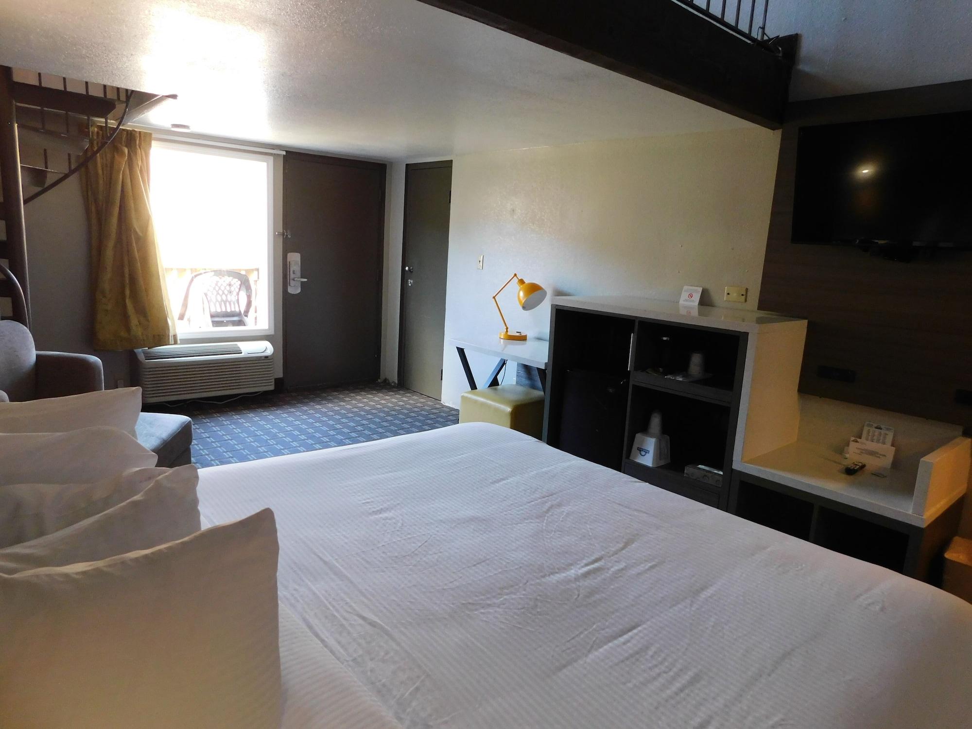 Days Inn & Suites By Wyndham Downtown Gatlinburg Parkway Екстериор снимка