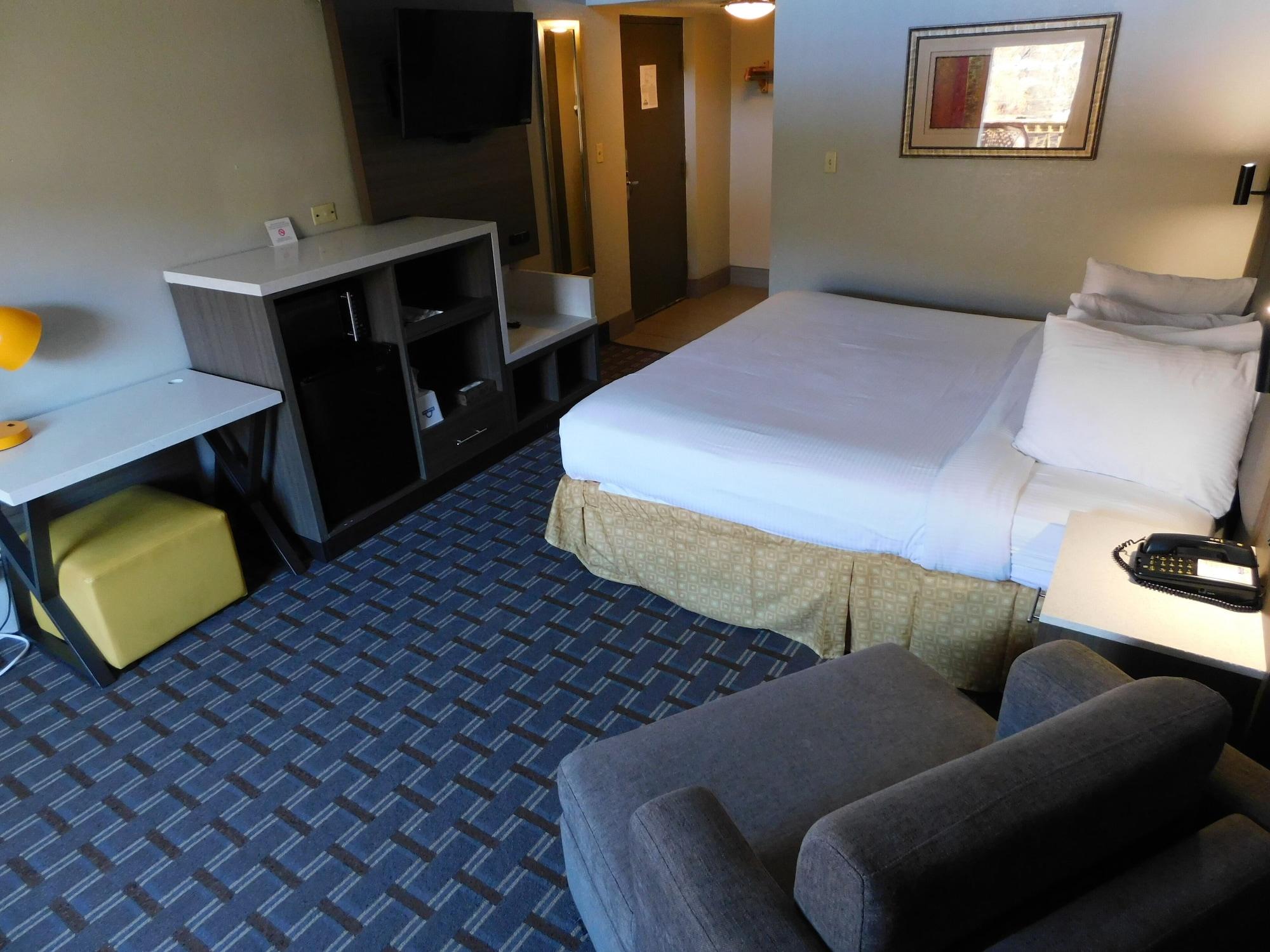 Days Inn & Suites By Wyndham Downtown Gatlinburg Parkway Екстериор снимка