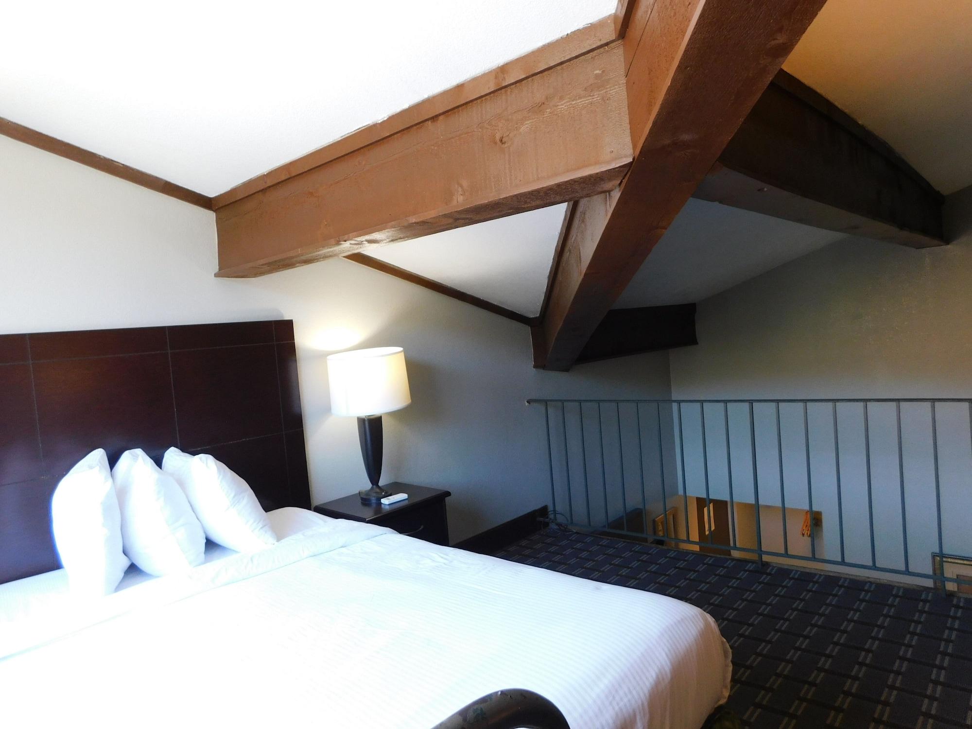 Days Inn & Suites By Wyndham Downtown Gatlinburg Parkway Екстериор снимка