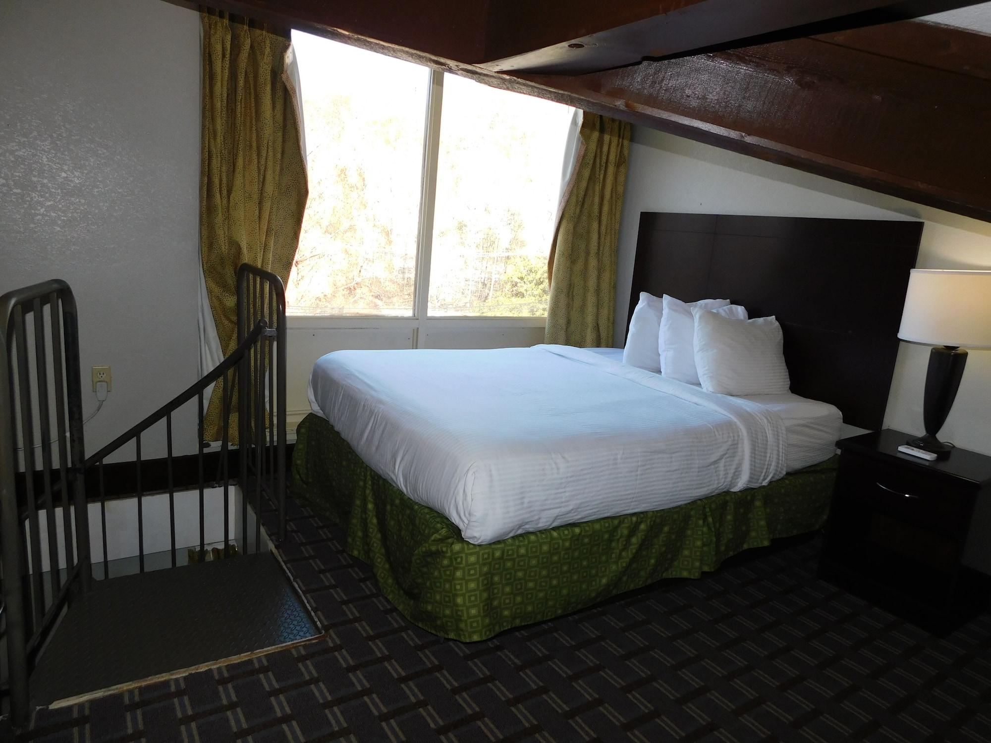 Days Inn & Suites By Wyndham Downtown Gatlinburg Parkway Екстериор снимка