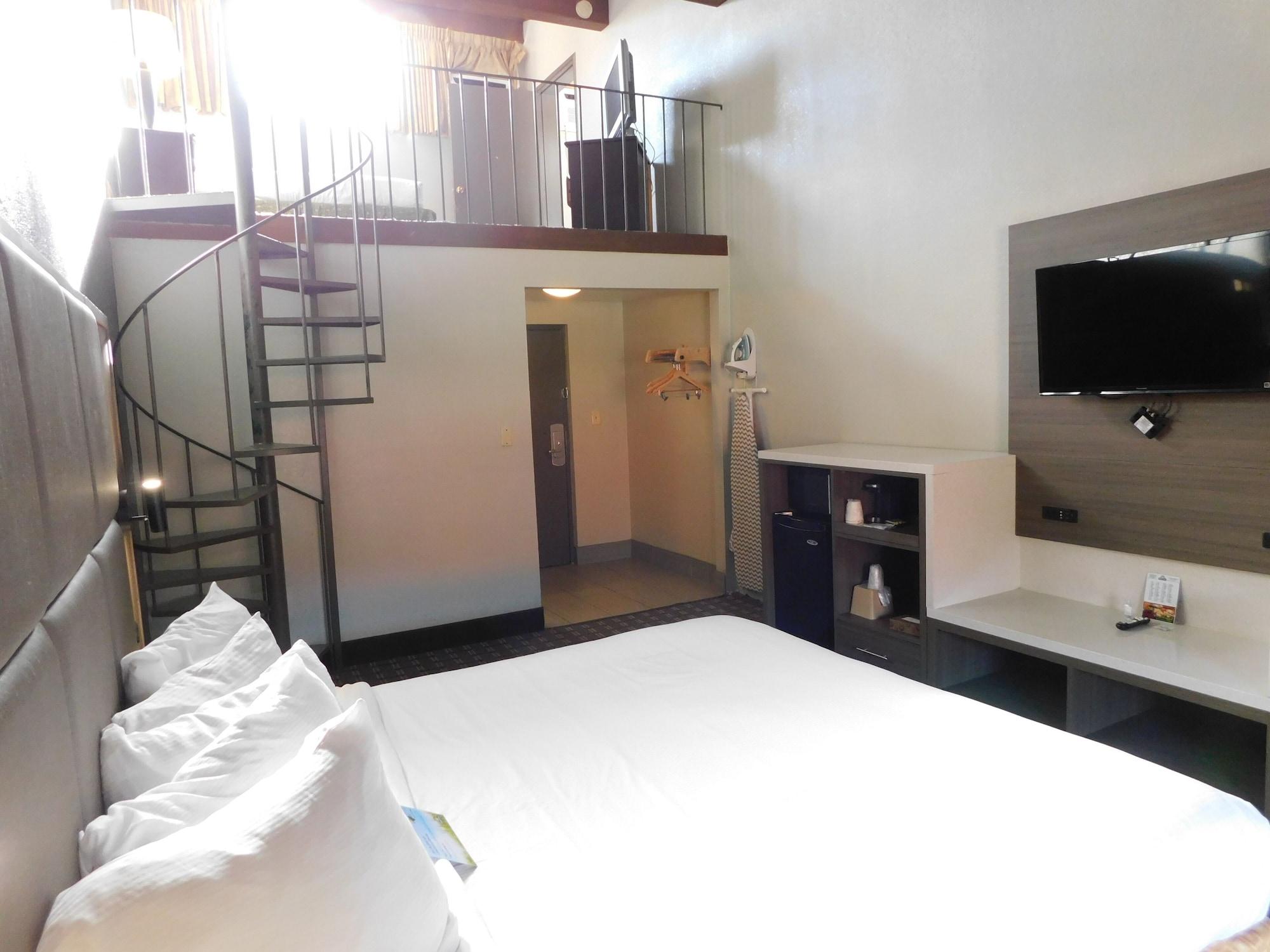 Days Inn & Suites By Wyndham Downtown Gatlinburg Parkway Екстериор снимка