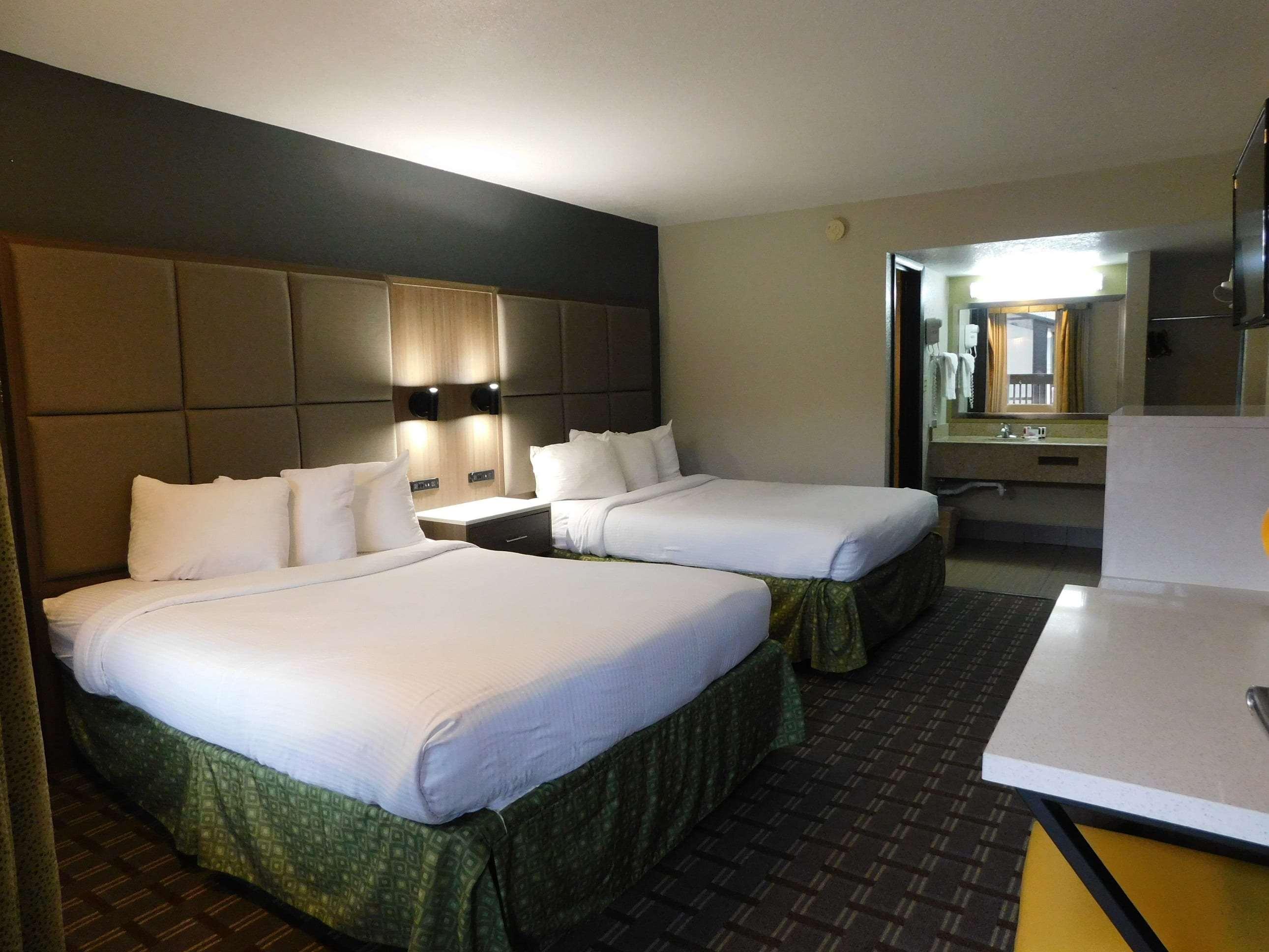 Days Inn & Suites By Wyndham Downtown Gatlinburg Parkway Екстериор снимка