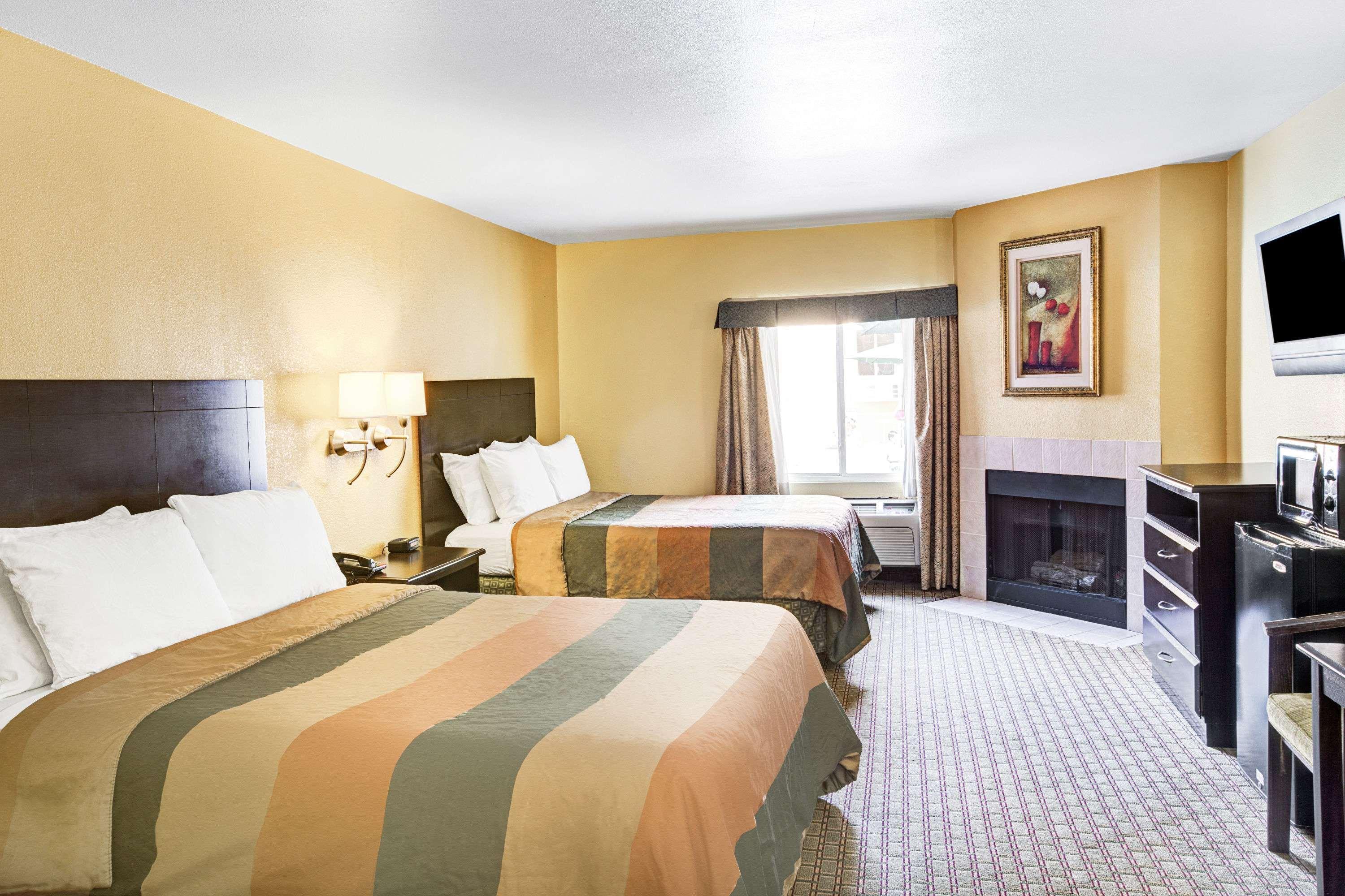 Days Inn & Suites By Wyndham Downtown Gatlinburg Parkway Екстериор снимка
