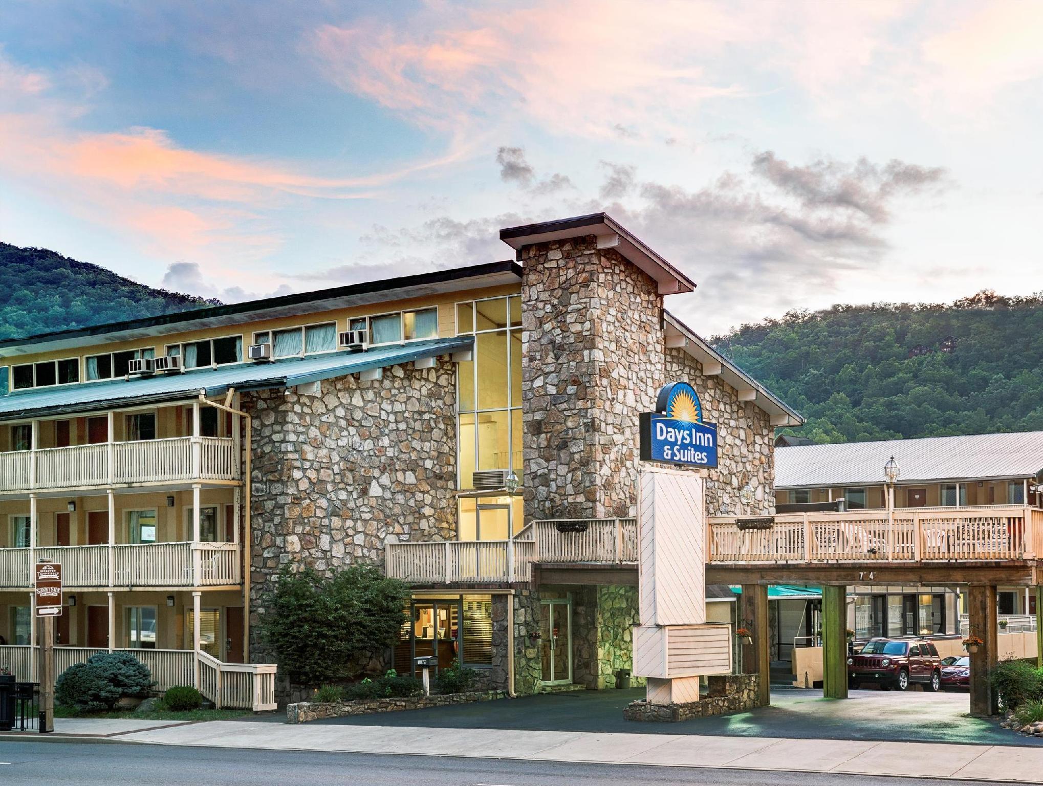 Days Inn & Suites By Wyndham Downtown Gatlinburg Parkway Екстериор снимка