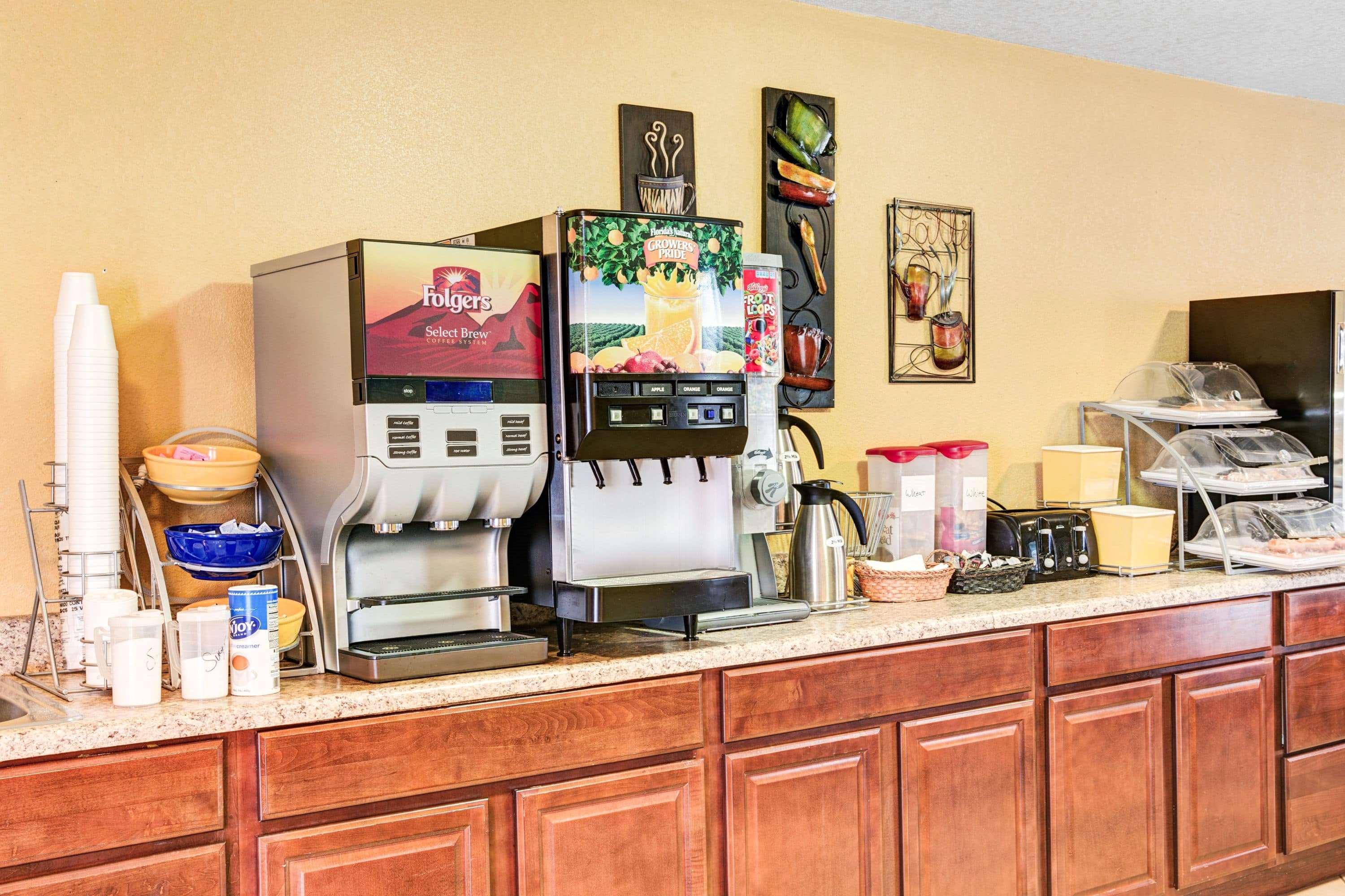 Days Inn & Suites By Wyndham Downtown Gatlinburg Parkway Екстериор снимка