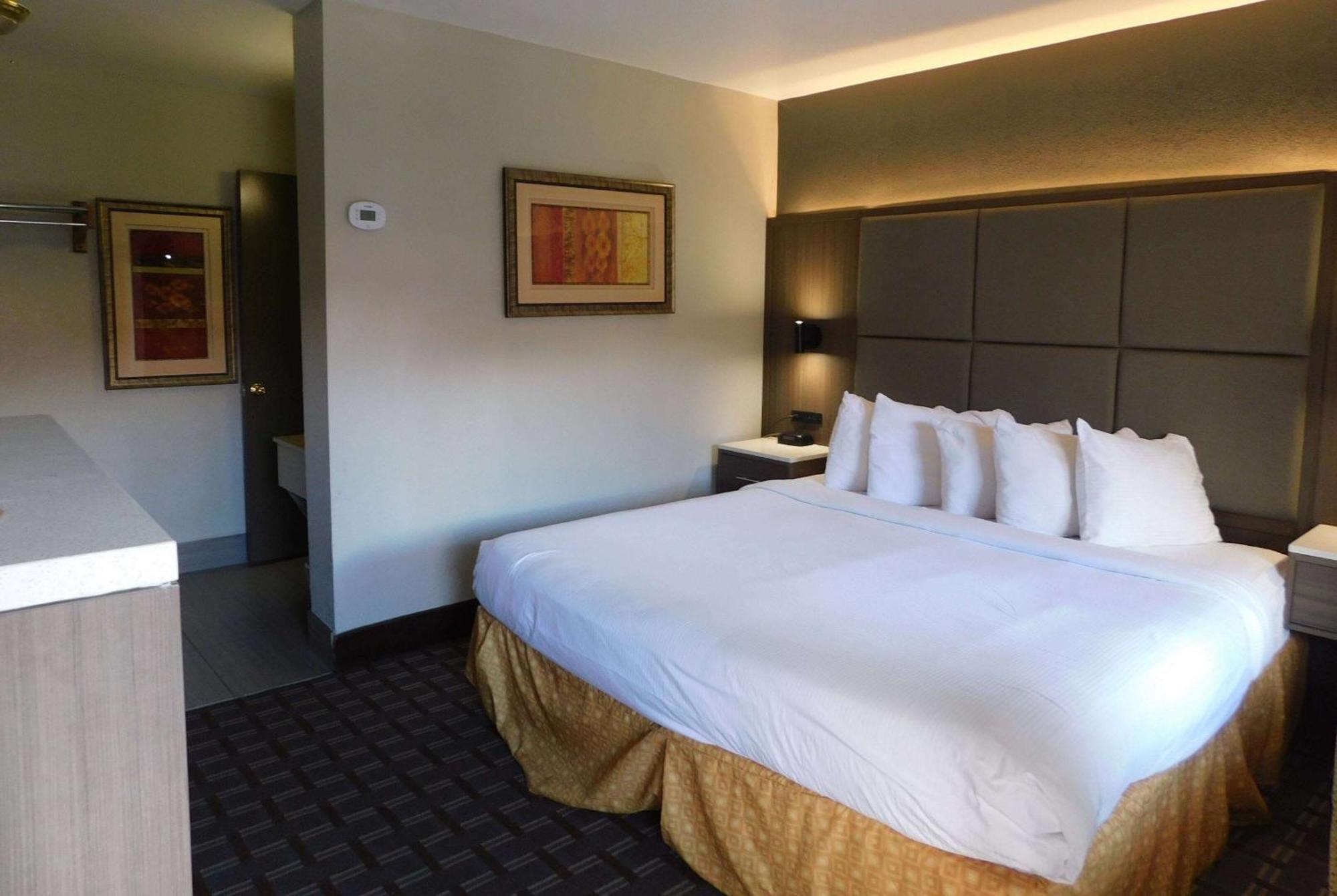 Days Inn & Suites By Wyndham Downtown Gatlinburg Parkway Екстериор снимка
