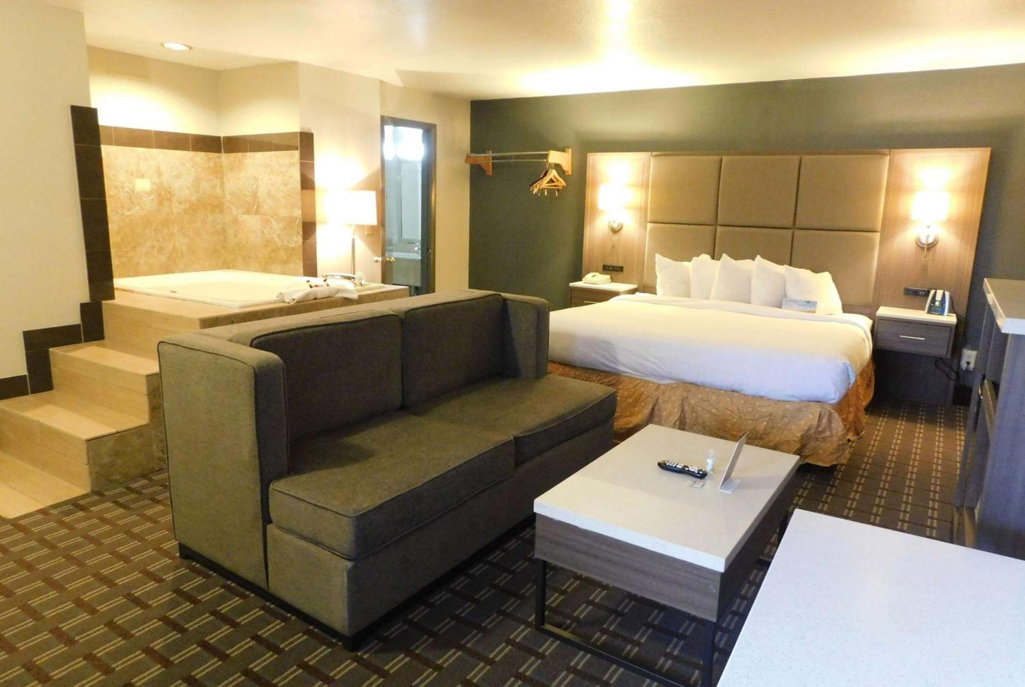 Days Inn & Suites By Wyndham Downtown Gatlinburg Parkway Екстериор снимка