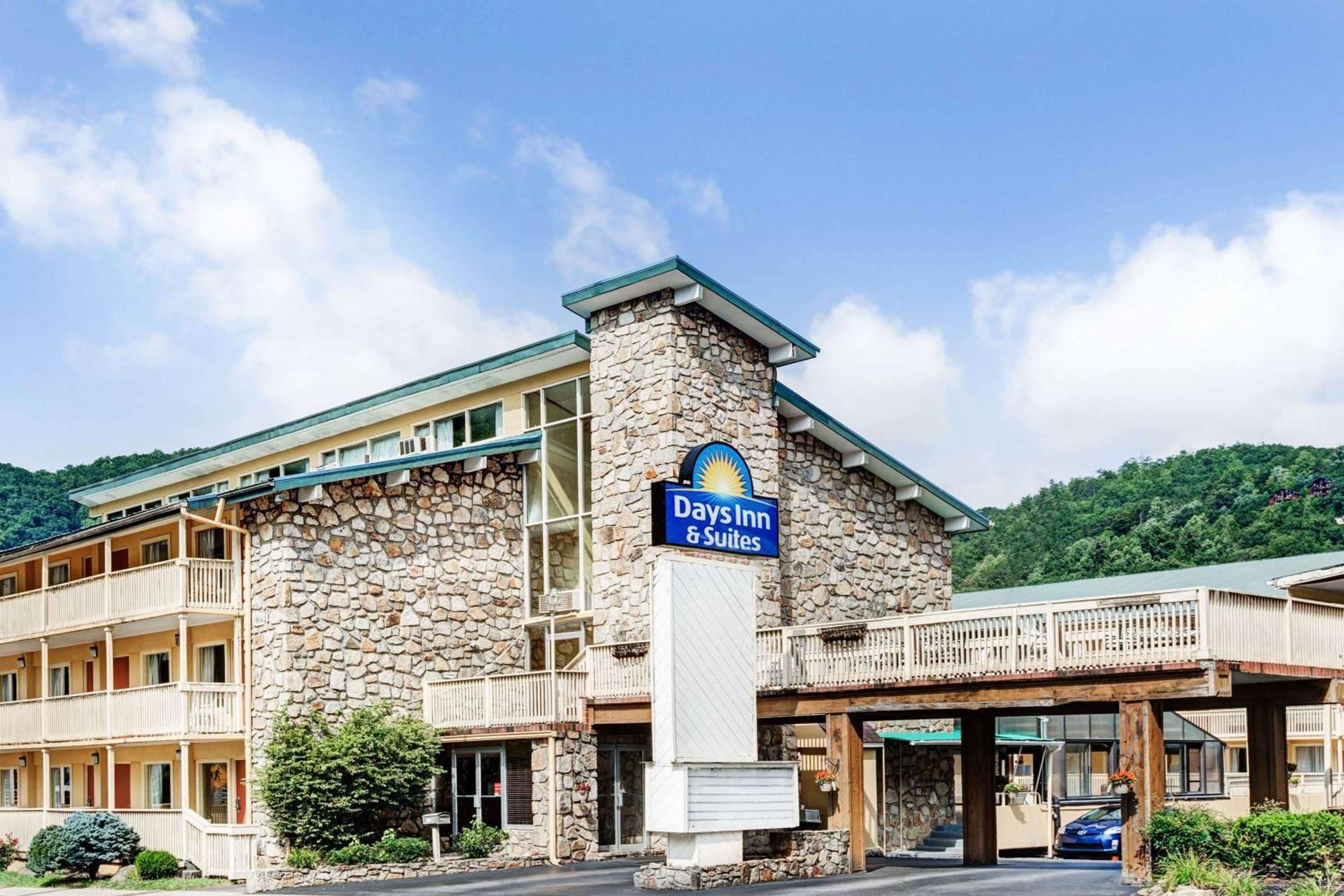 Days Inn & Suites By Wyndham Downtown Gatlinburg Parkway Екстериор снимка