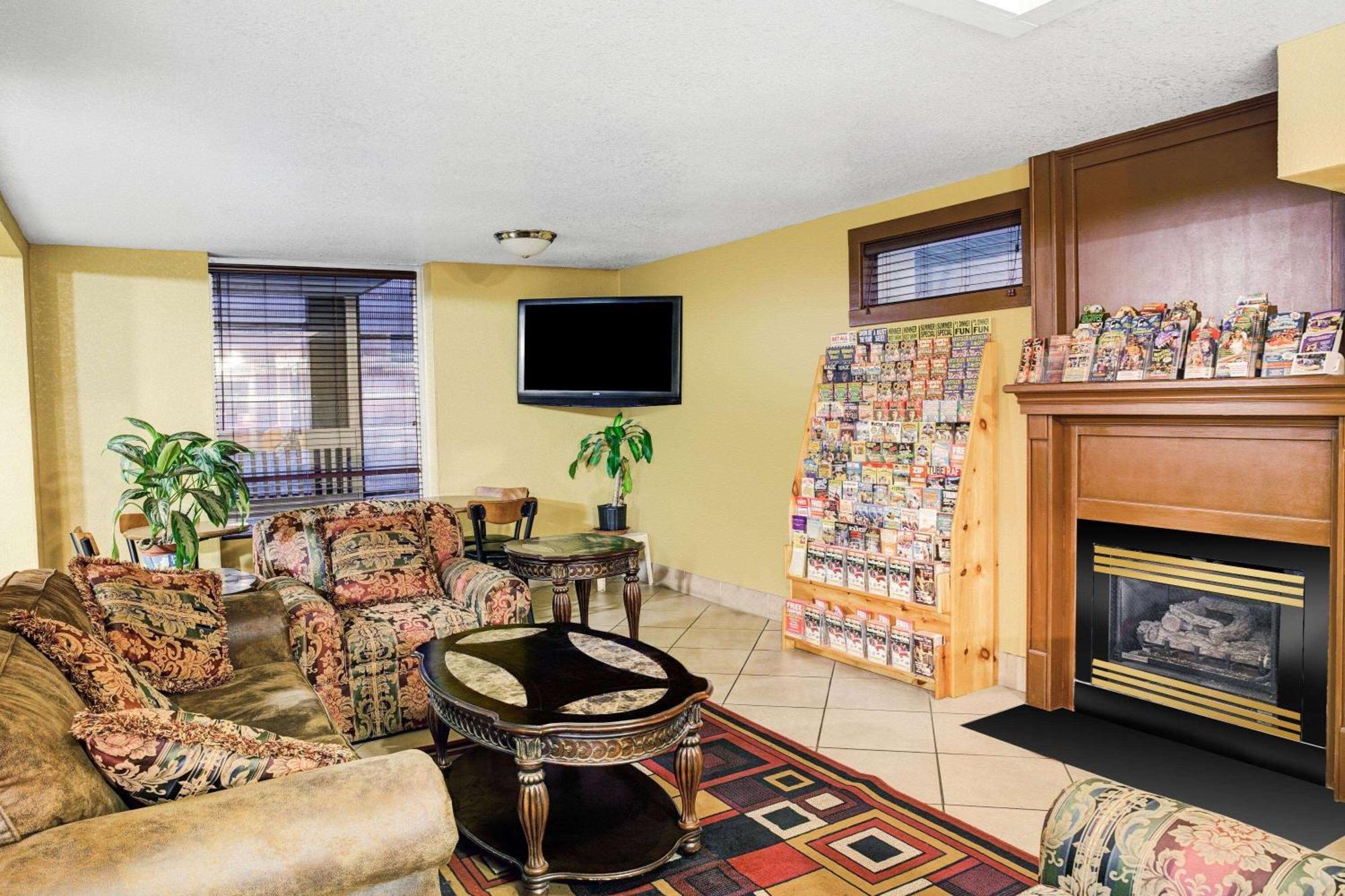 Days Inn & Suites By Wyndham Downtown Gatlinburg Parkway Екстериор снимка