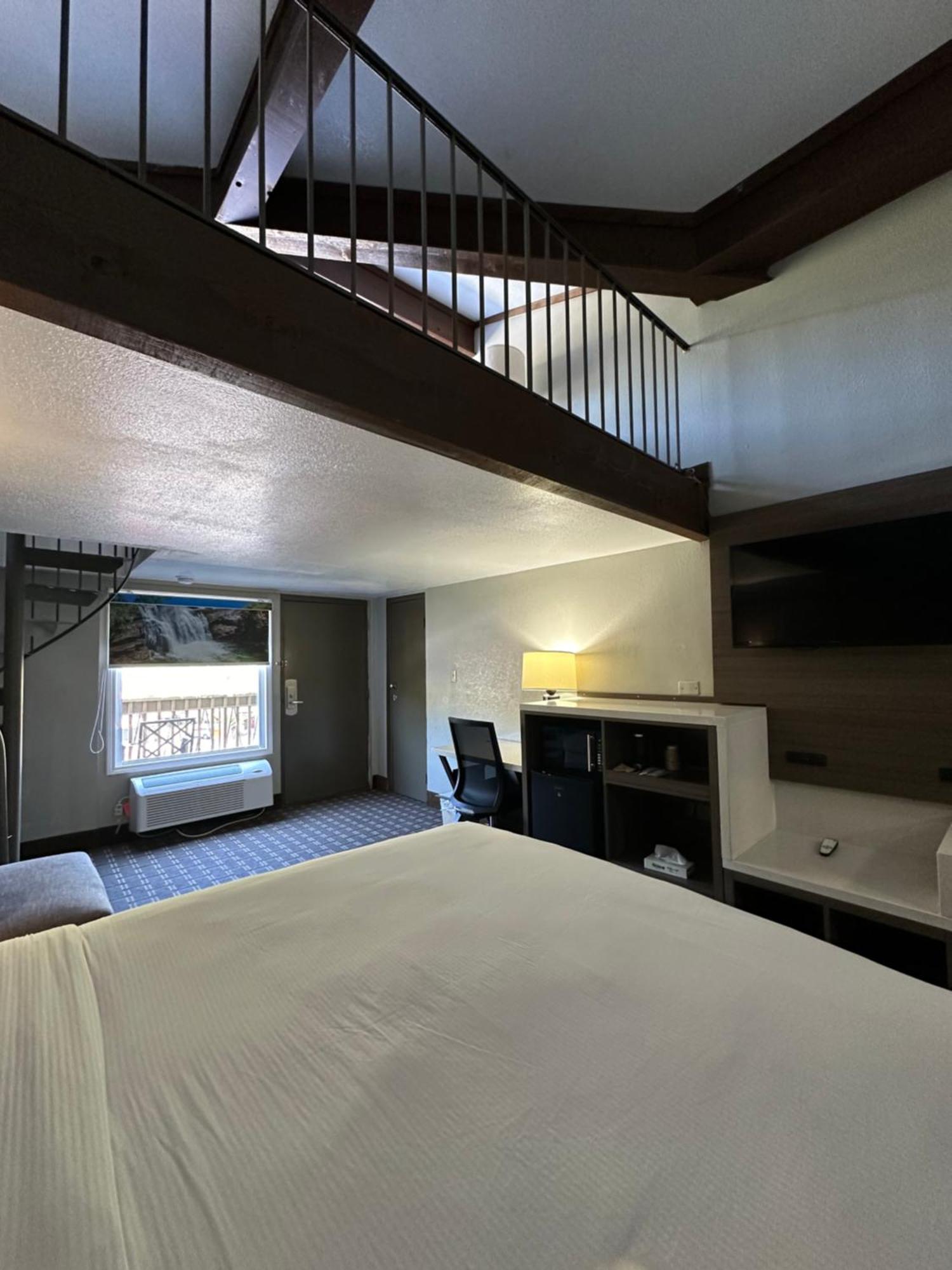 Days Inn & Suites By Wyndham Downtown Gatlinburg Parkway Екстериор снимка