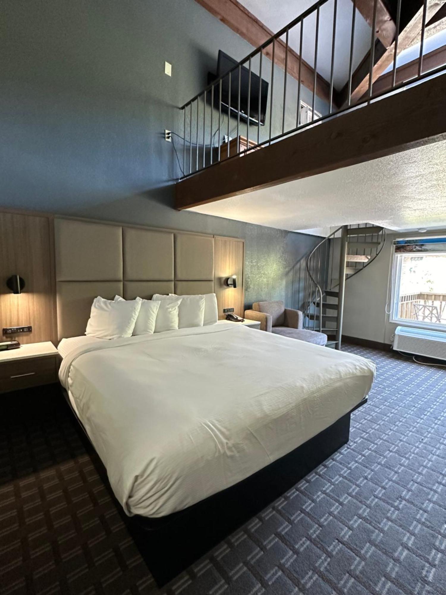 Days Inn & Suites By Wyndham Downtown Gatlinburg Parkway Екстериор снимка